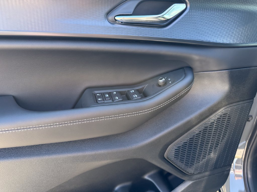 New 2027 Jeep Grand Cherokee Laredo RWD image 5