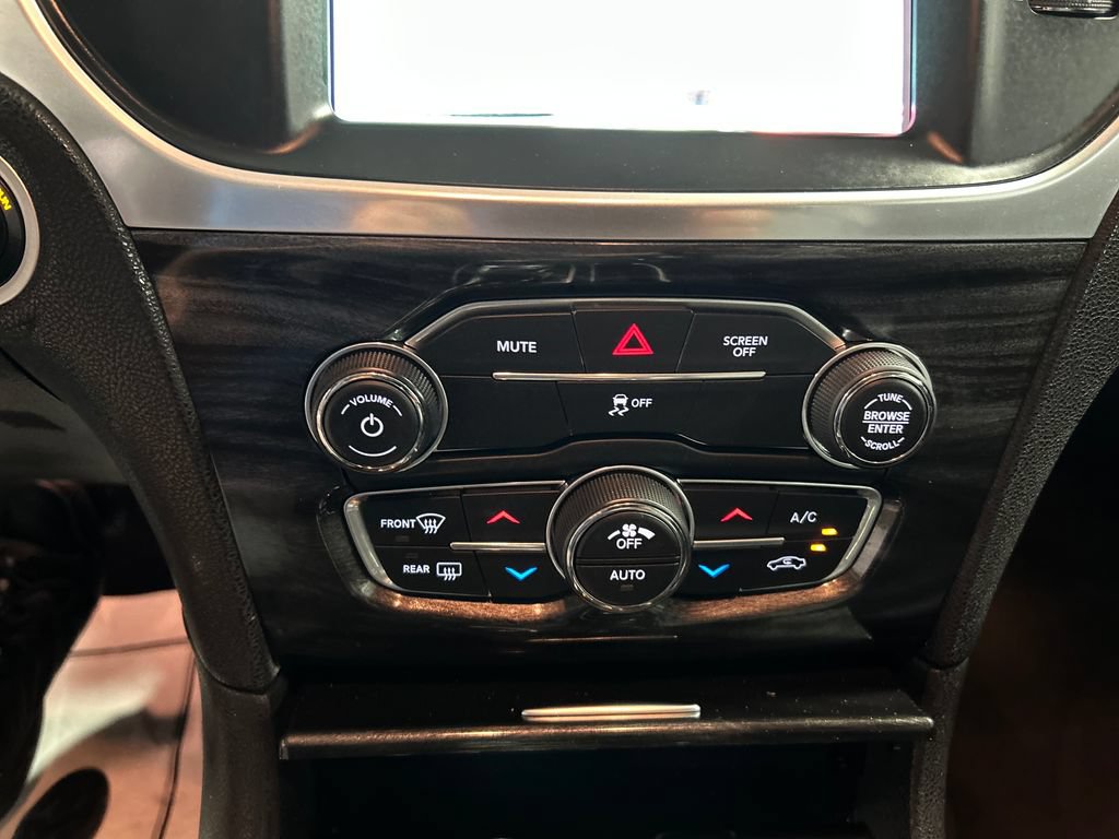 Used 2017 Chrysler 300 Limited AWD/4WD image 19