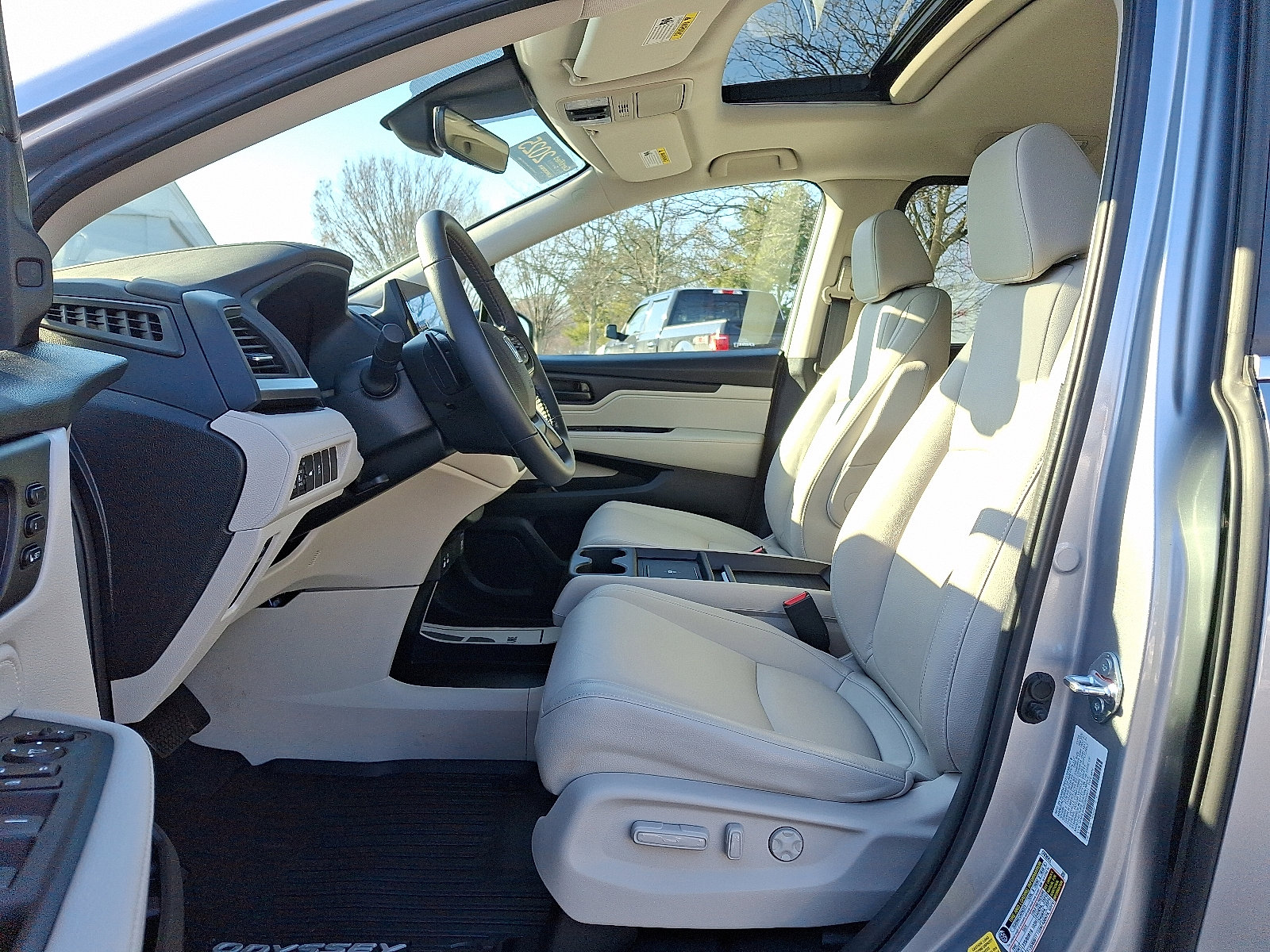 Used 2025 Honda Odyssey EX-L image 13