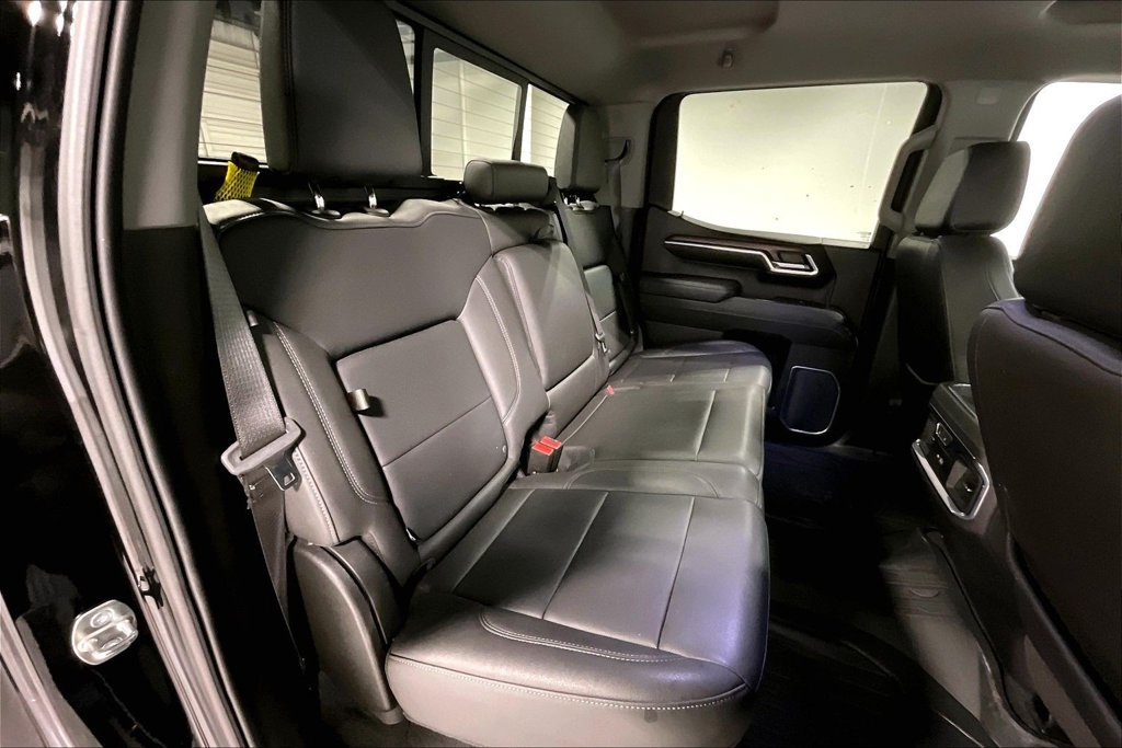 Used 2023 GMC Sierra 1500 SLT w/ SLT Premium Plus Package AWD/4WD image 32