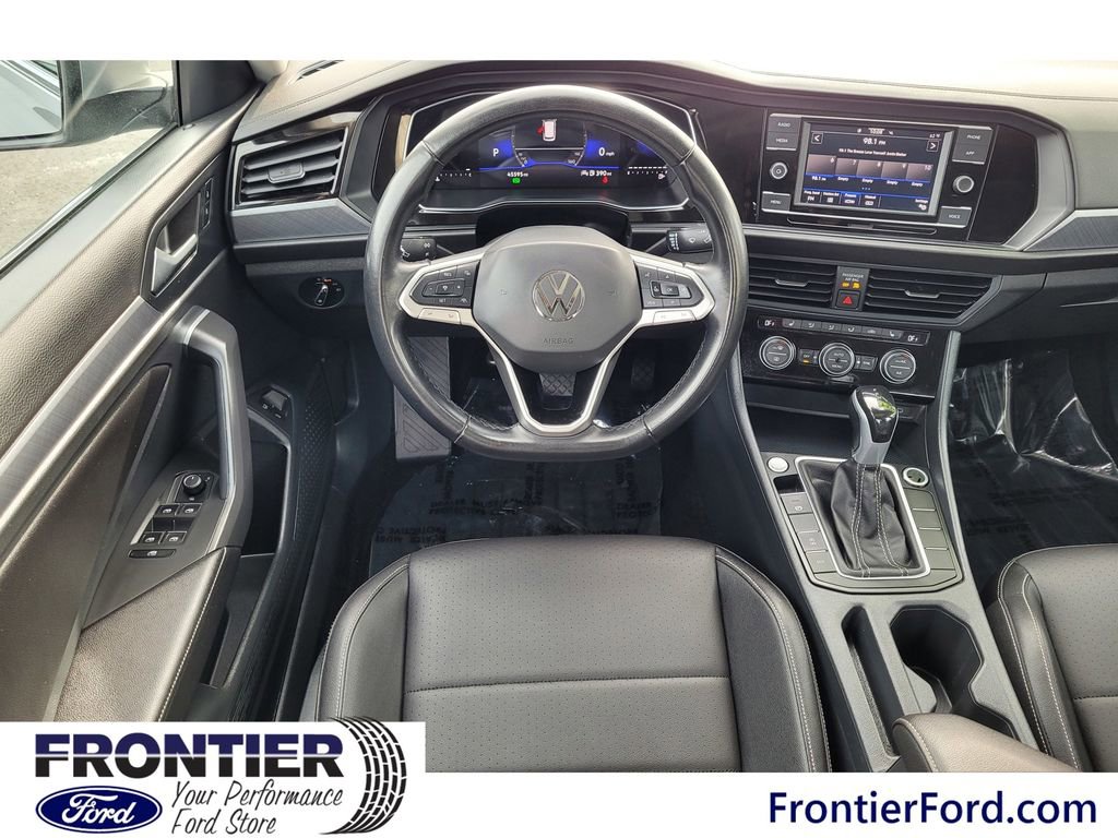 Used 2023 Volkswagen Jetta SE image 9