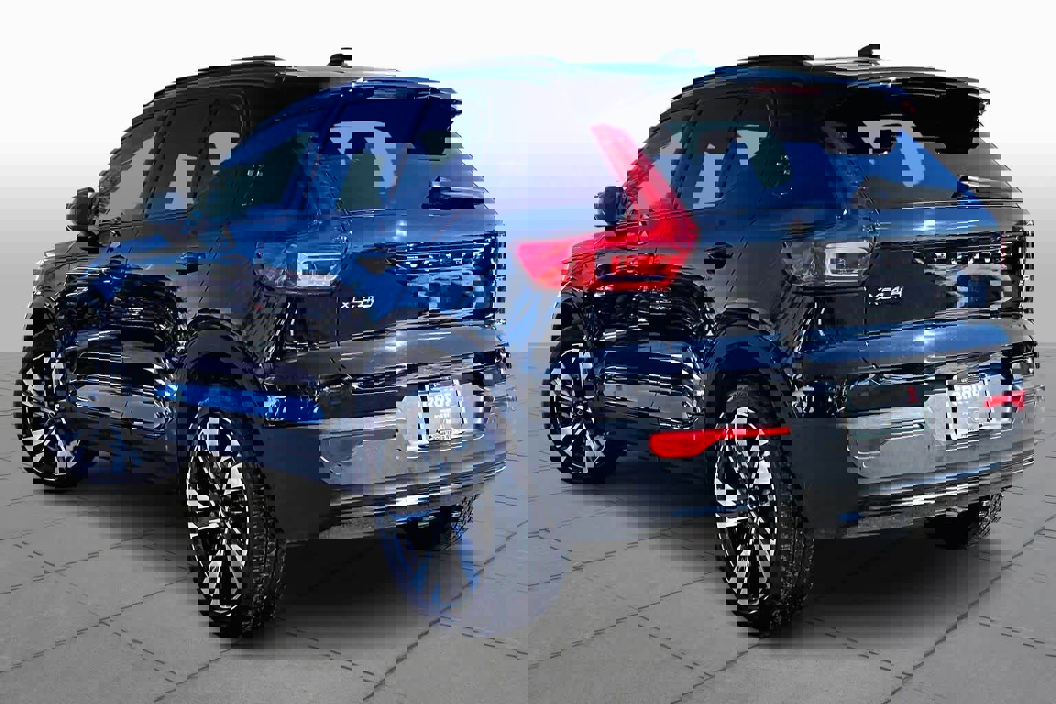 Used 2023 Volvo XC40 B5 Plus w/ Driver Assist Package image 12