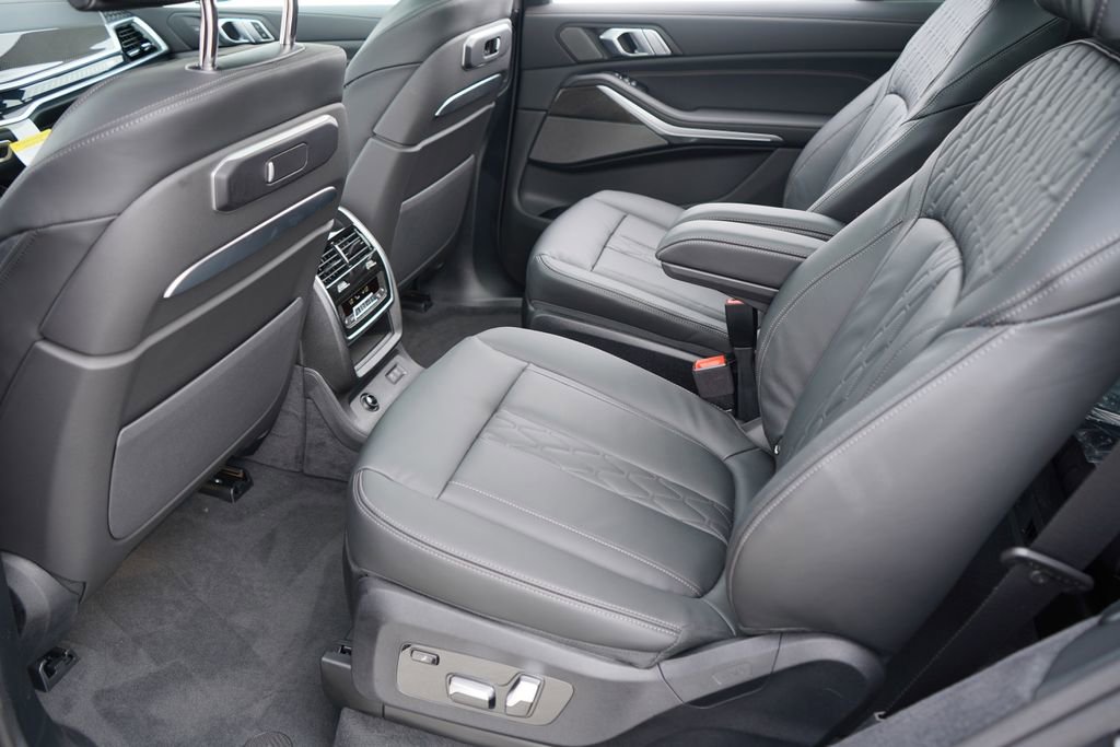 New 2026 BMW X7 M60i image 19