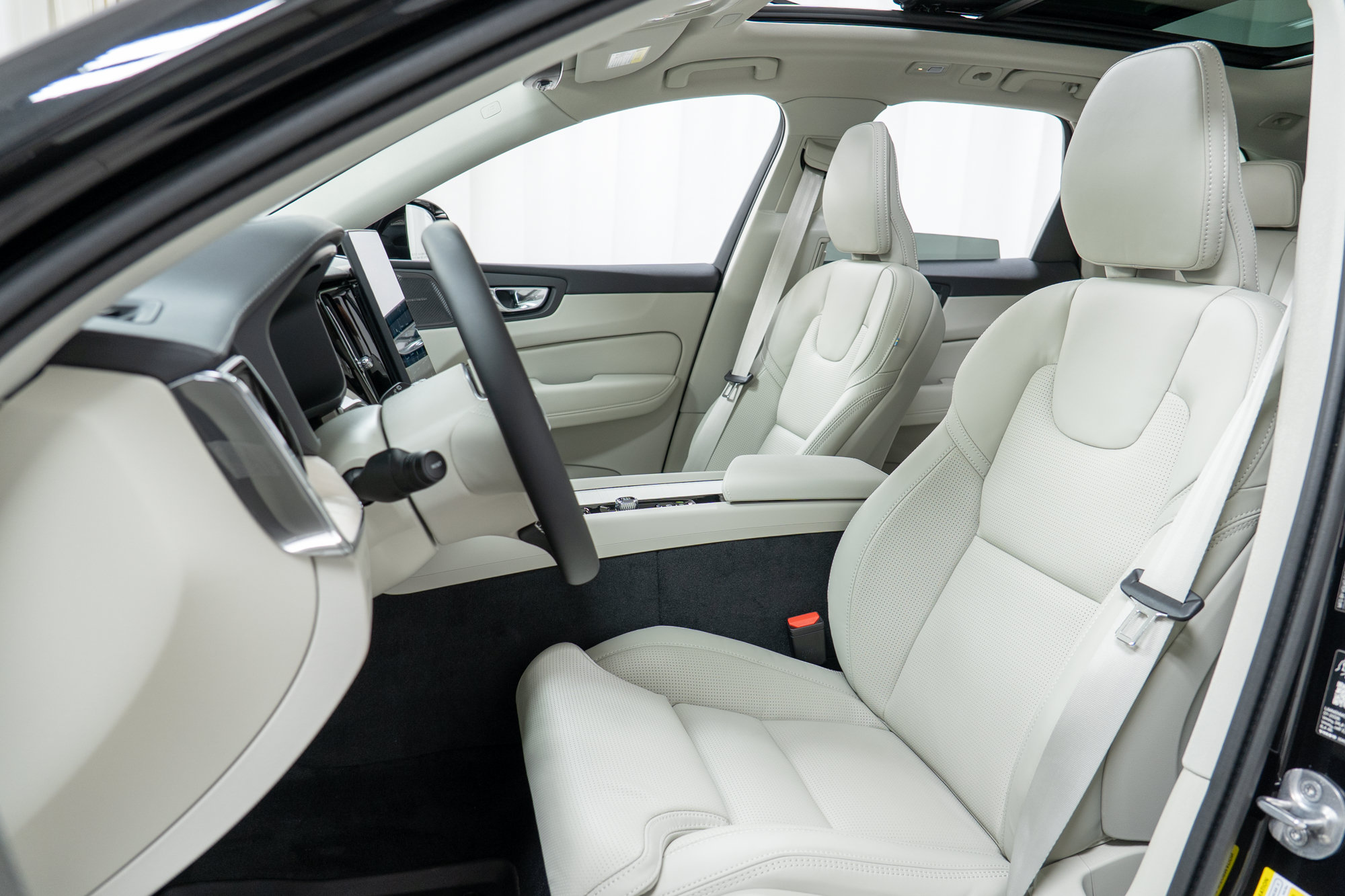 New 2027 Volvo XC60 B5 Ultra AWD/4WD image 13