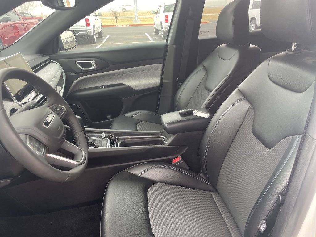 Used 2024 Jeep Compass Latitude image 12