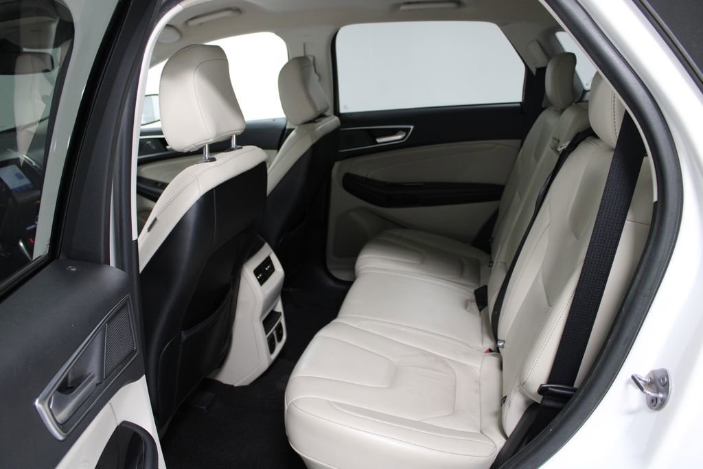 Used 2020 Ford Edge Titanium image 18