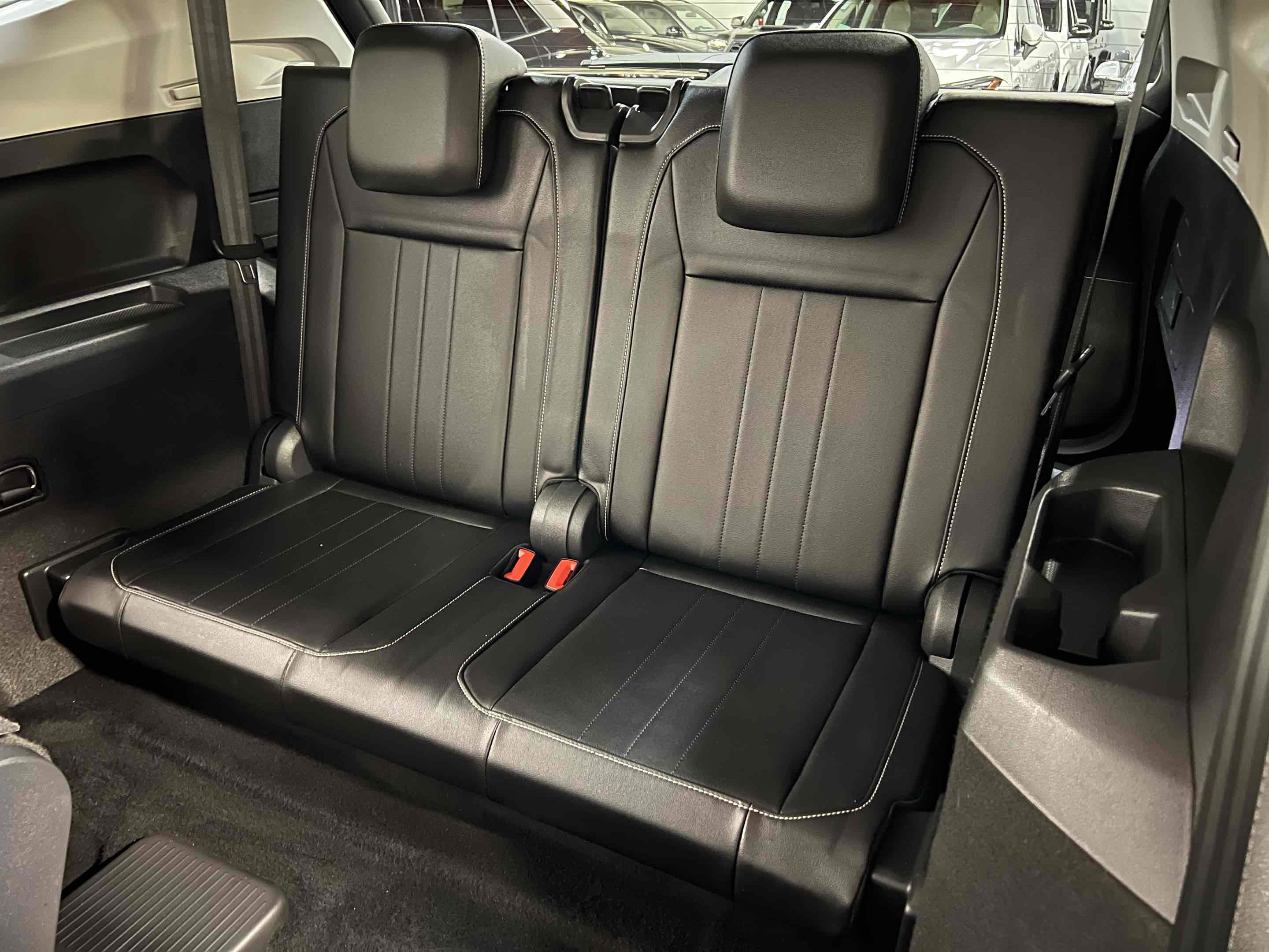 Used 2022 Volkswagen Tiguan SE image 8