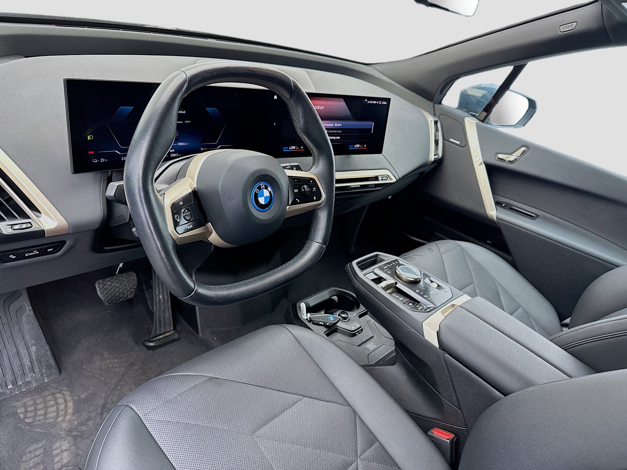 Used 2023 BMW iX xDrive50 w/ Sport Package image 7