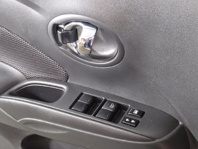 Used 2017 Nissan Versa SV FWD image 28