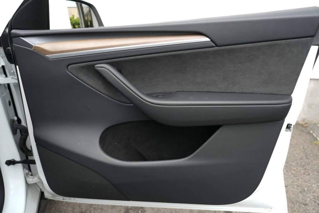 Used 2023 Tesla Model Y AWD image 35