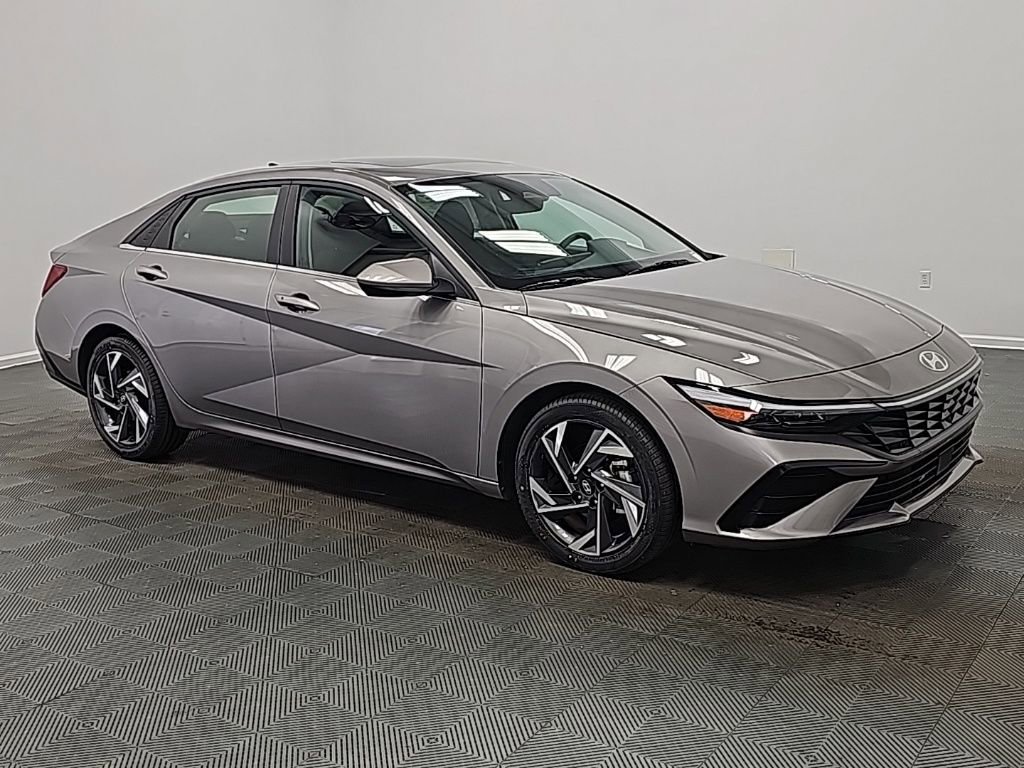 Used 2024 Hyundai Elantra SEL w/ Convenience Package