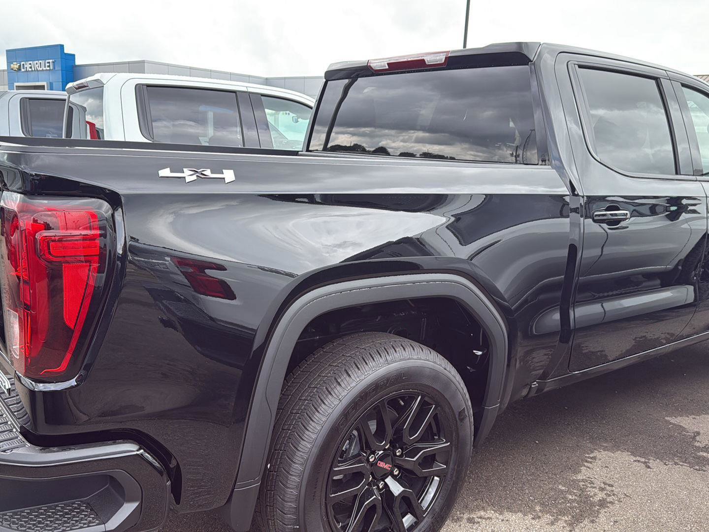 New 2026 GMC Sierra 1500 Elevation w/ LPO, Elevation Black Package image 6