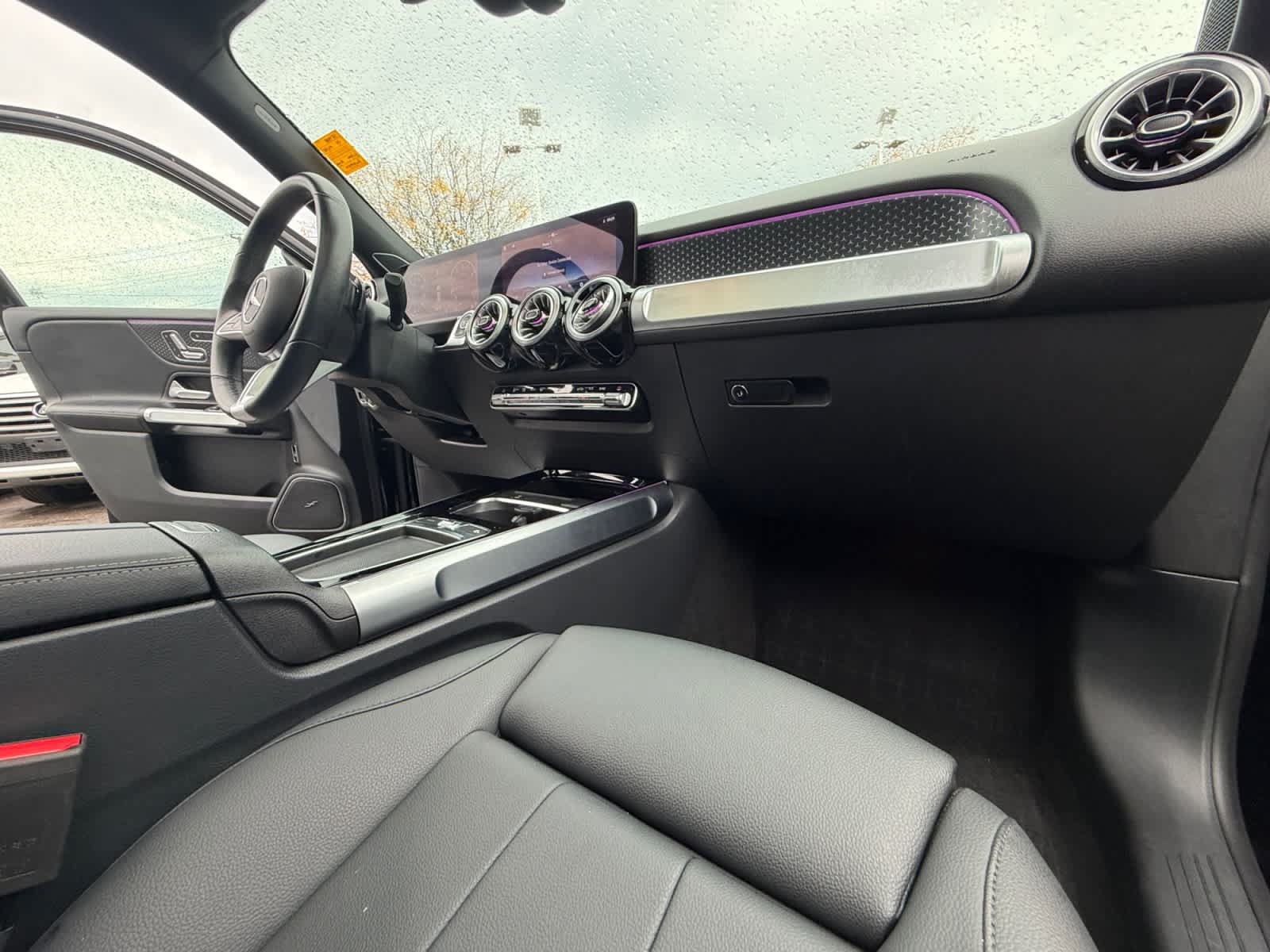 Used 2024 Mercedes-Benz GLB 250 4MATIC image 29