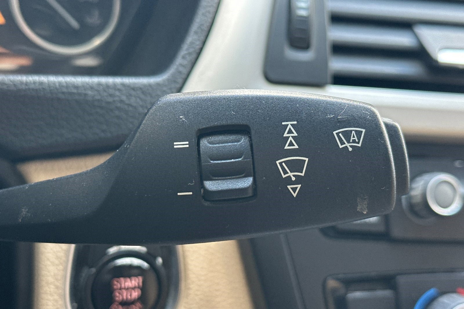 Used 2014 BMW 320i Sedan image 32