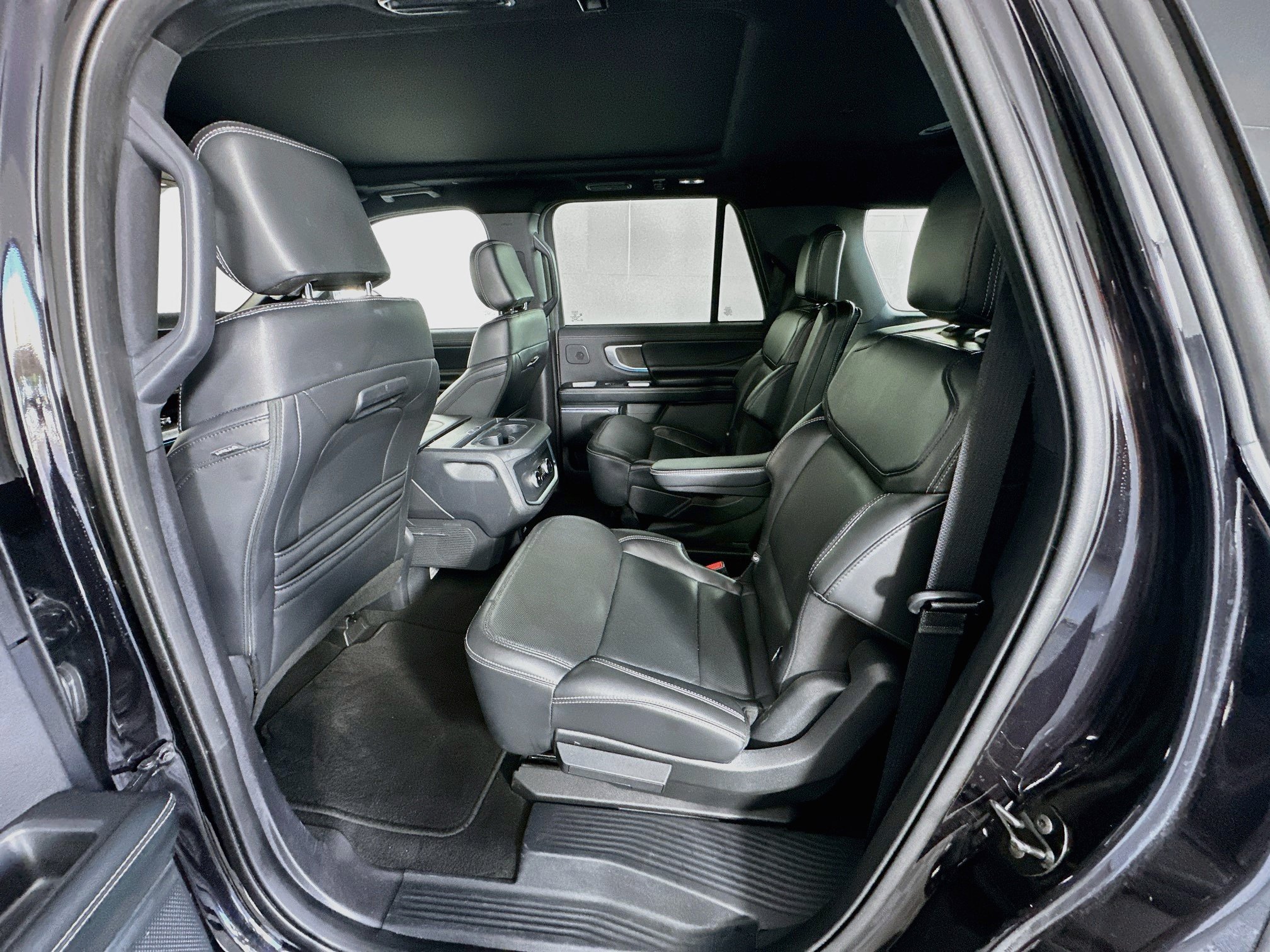 Used 2025 Ford Expedition Max Platinum w/ Stealth Performance Package AWD/4WD image 30