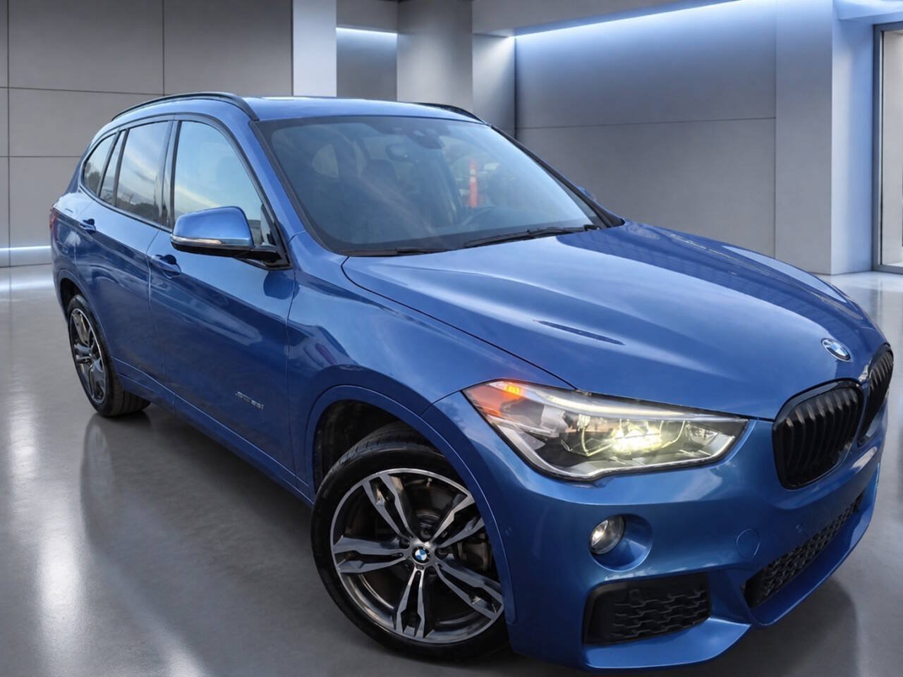 Used 2017 BMW X1 xDrive28i AWD/4WD image 1
