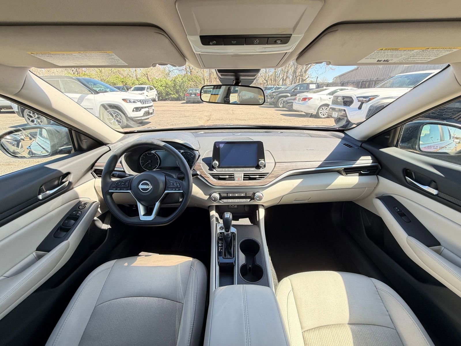 Used 2025 Nissan Altima 2.5 SV image 31