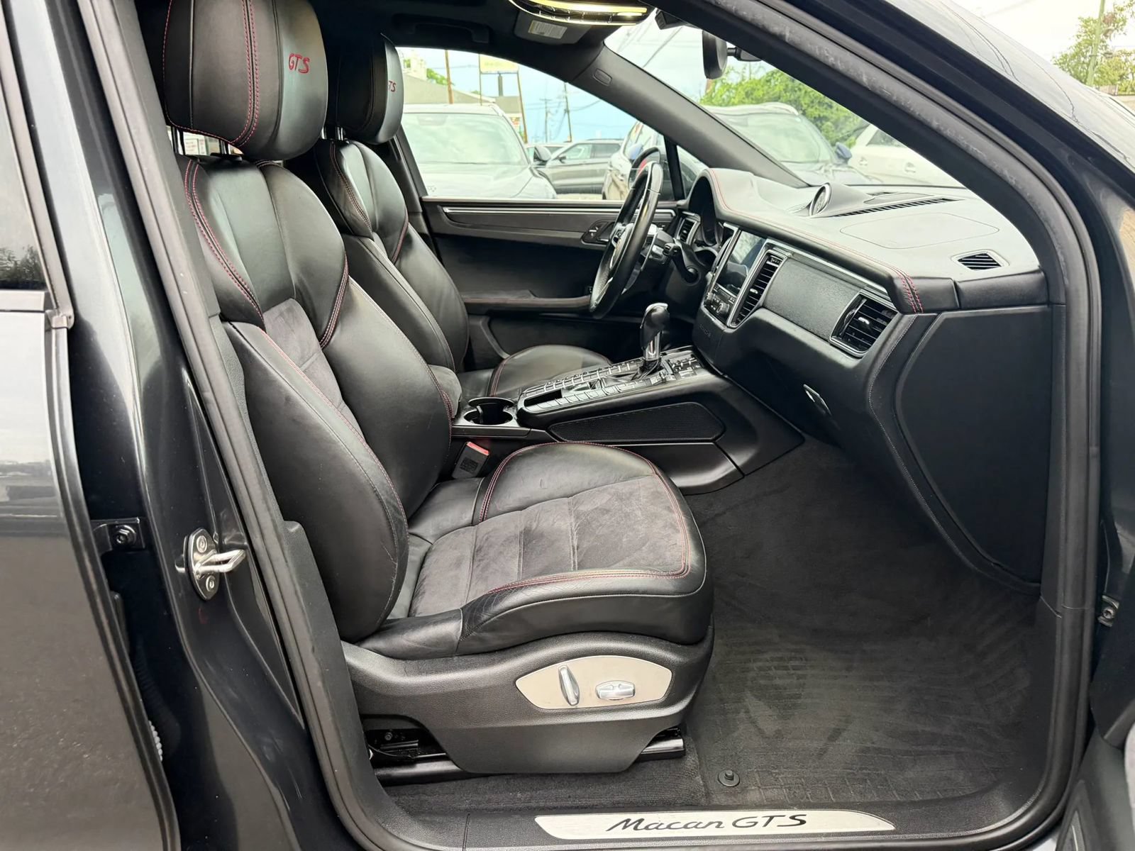Used 2017 Porsche Macan GTS AWD/4WD image 30