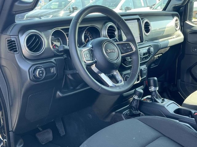 Used 2023 Jeep Gladiator Overland image 12