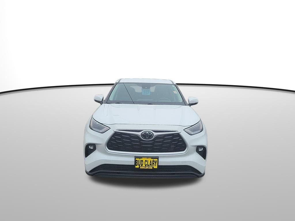 Used 2023 Toyota Highlander LE image 9