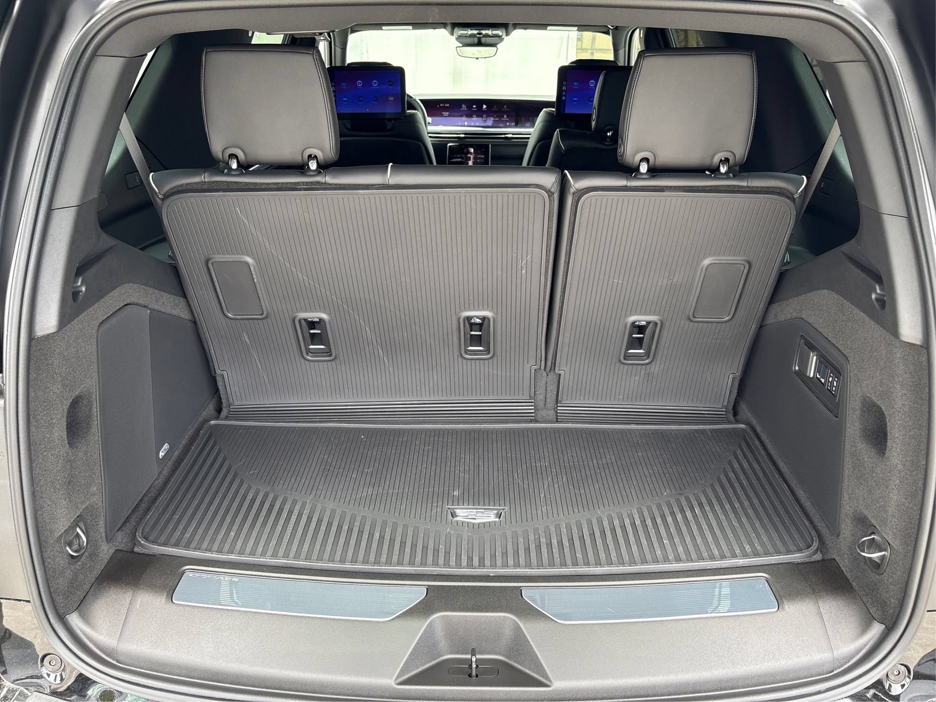 New 2026 Cadillac Escalade Sport w/ Touring Package AWD/4WD image 11