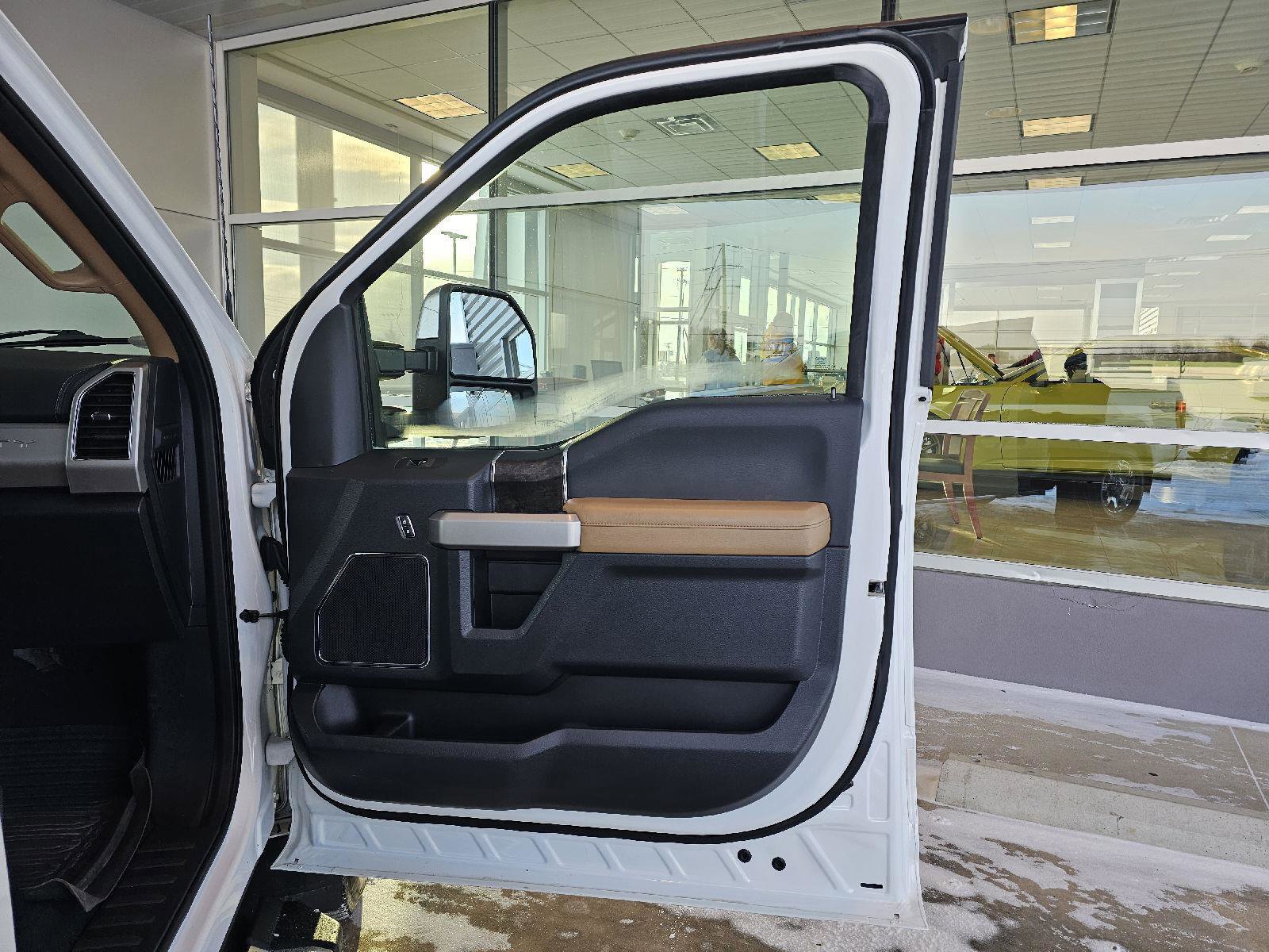 Used 2022 Ford F250 Lariat w/ Lariat Ultimate Package image 11