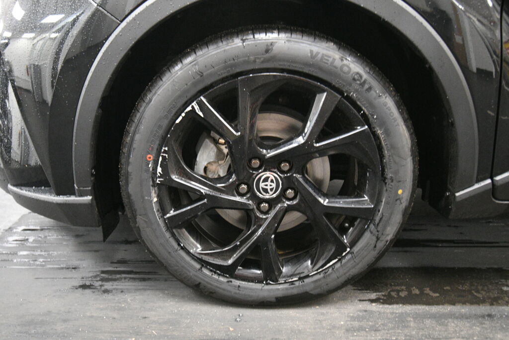 Used 2022 Toyota C-HR Nightshade image 32