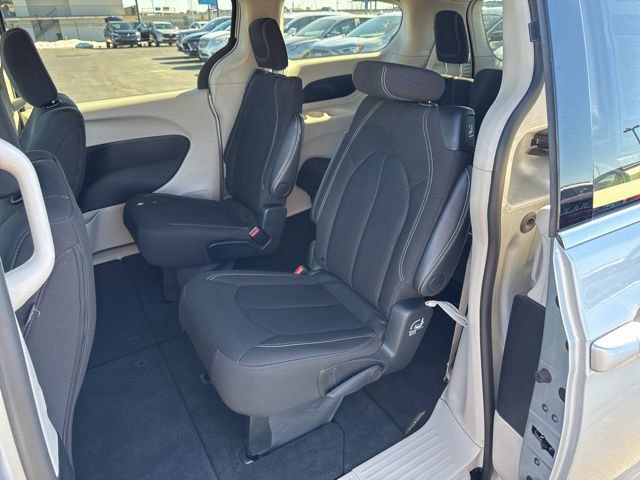 Used 2024 Chrysler Voyager LX image 22