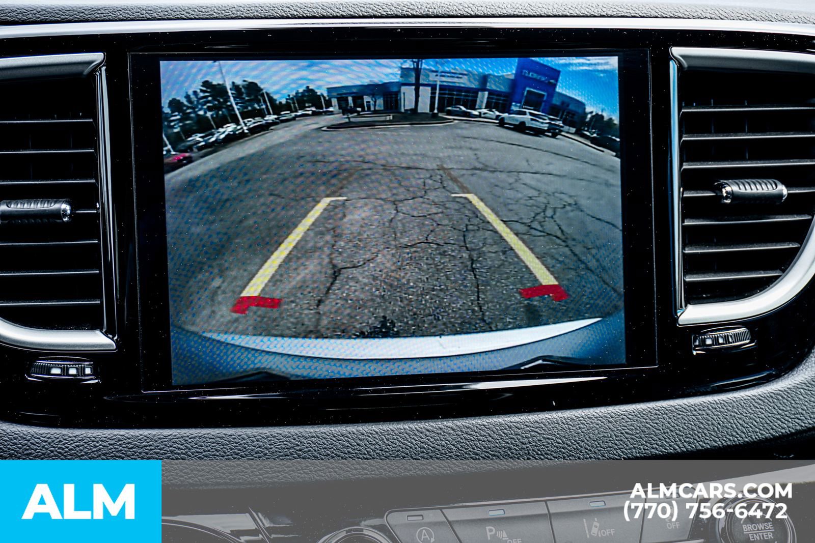 Used 2024 Chrysler Pacifica Touring-L image 39