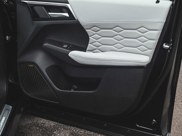 New 2025 Mitsubishi Outlander AWD image 8