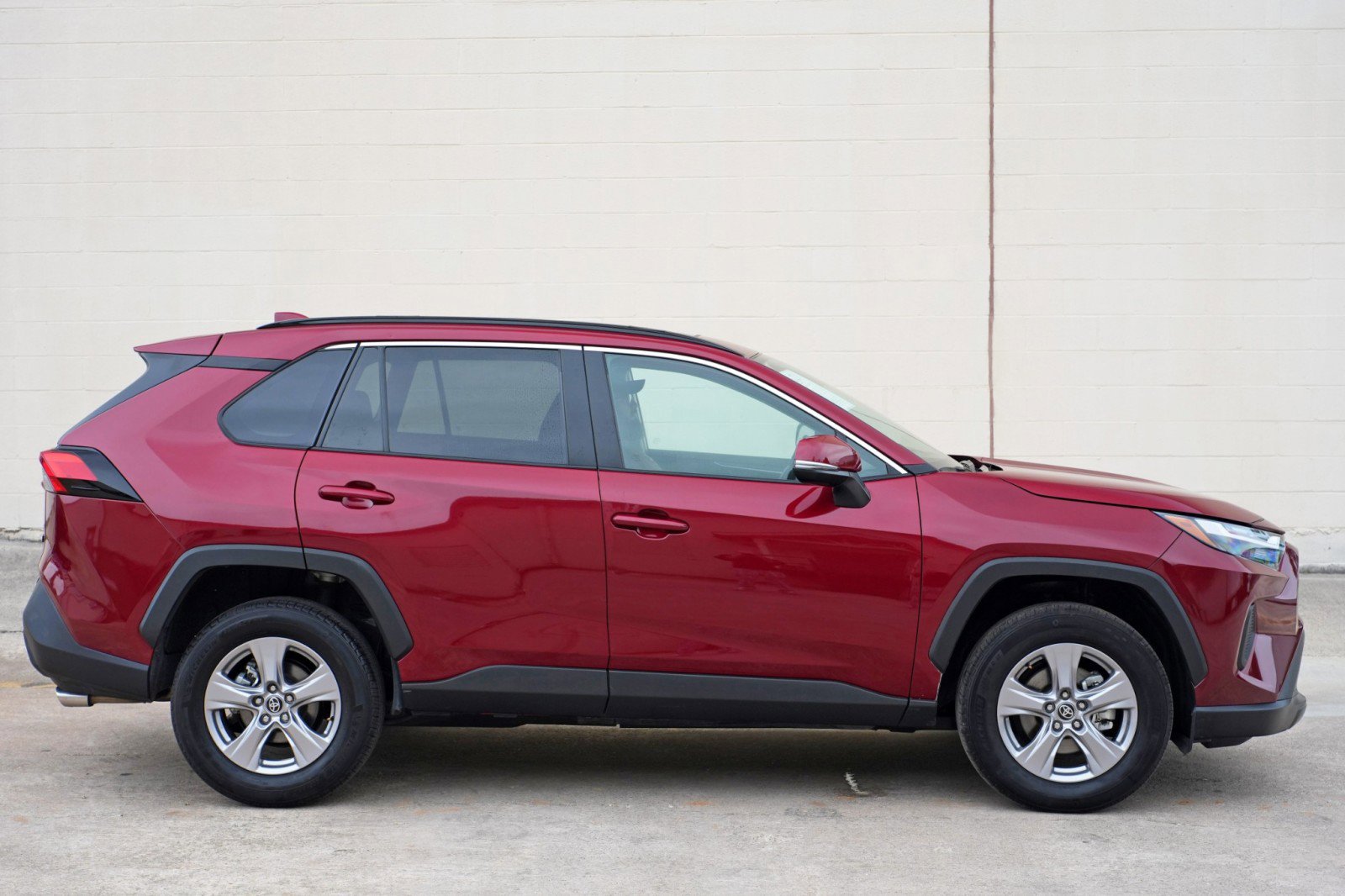 Used 2025 Toyota RAV4 XLE w/ Convenience Package FWD image 51