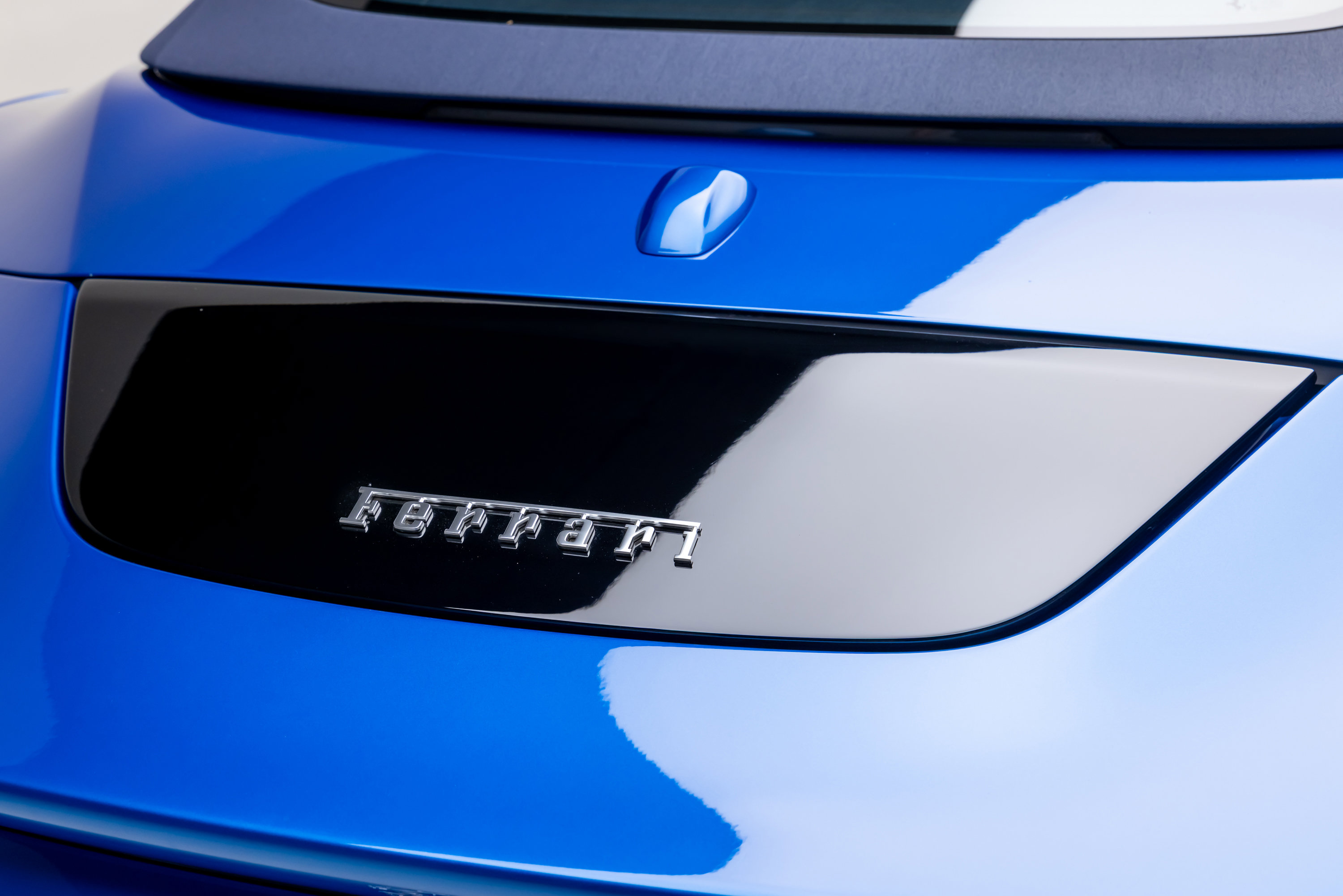 Used 2026 Ferrari Roma Spider RWD image 32