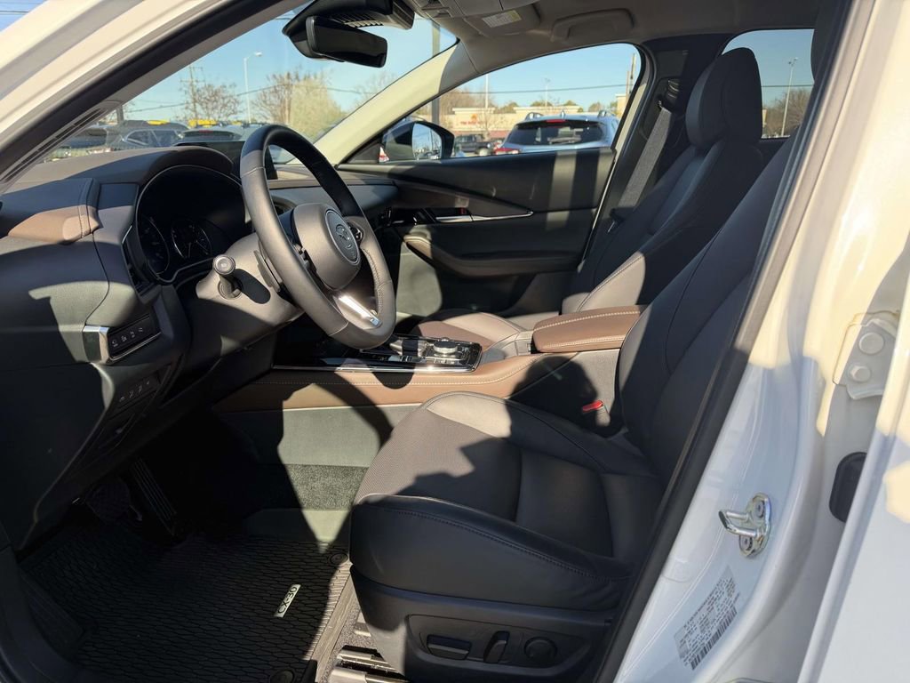 Used 2025 MAZDA CX-30 2.5 Turbo w/ Premium Plus Pkg image 17