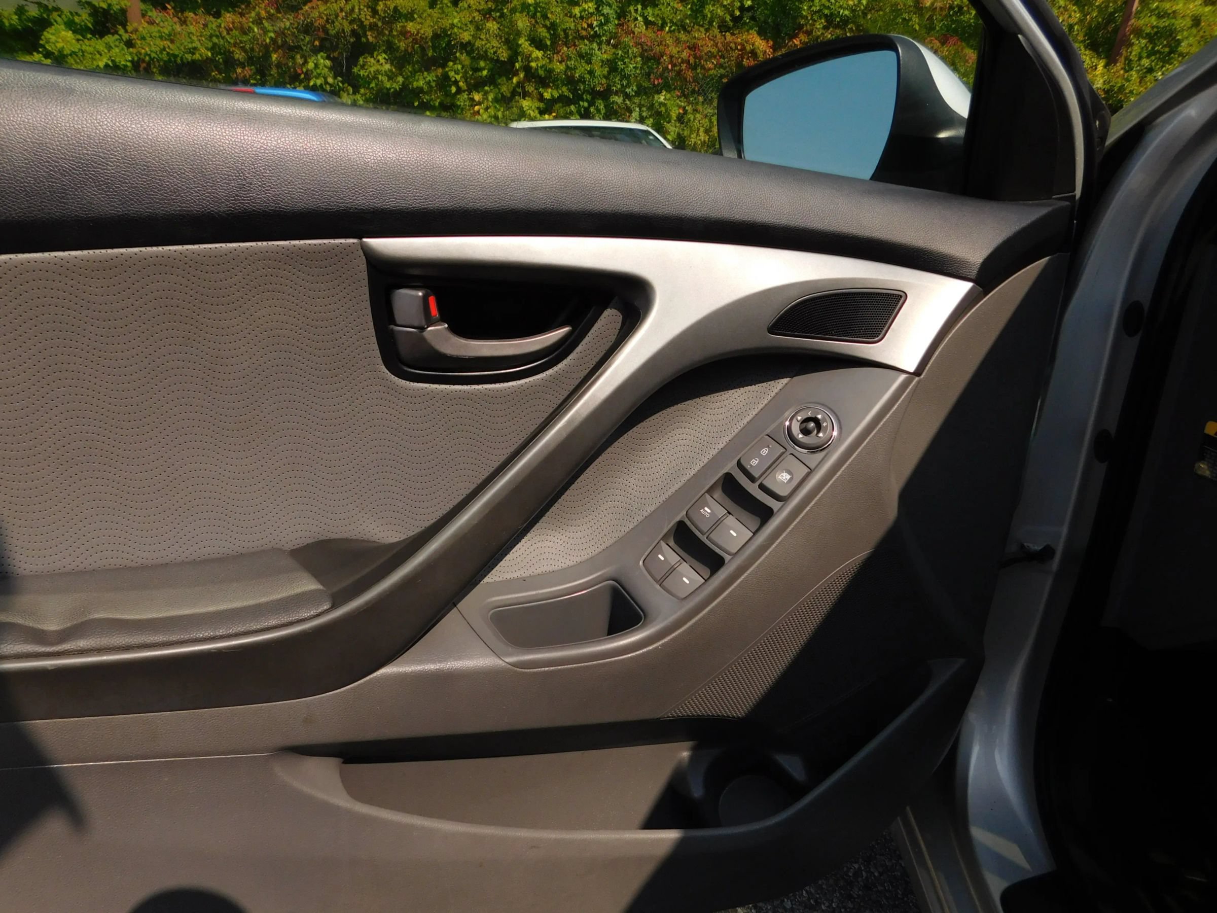 Used 2011 Hyundai Elantra Limited w/ Premium Pkg 5 FWD image 13