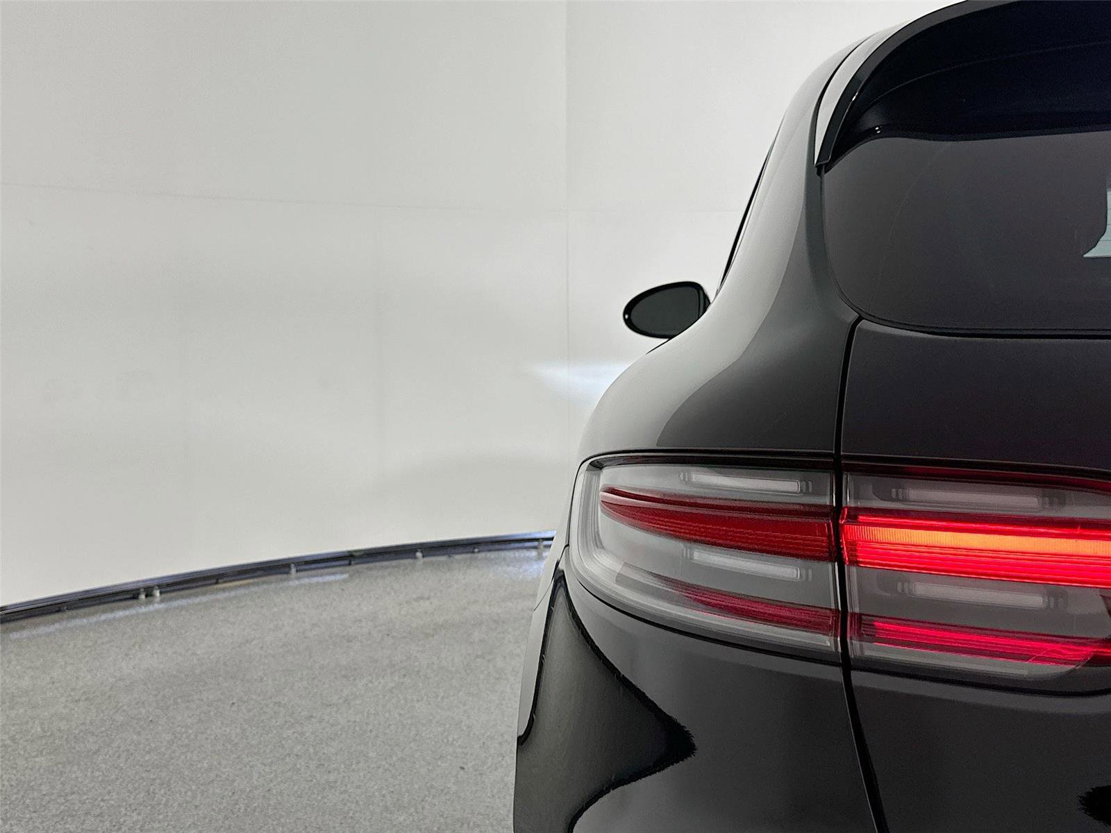 Certified 2025 Porsche Macan S AWD/4WD image 16