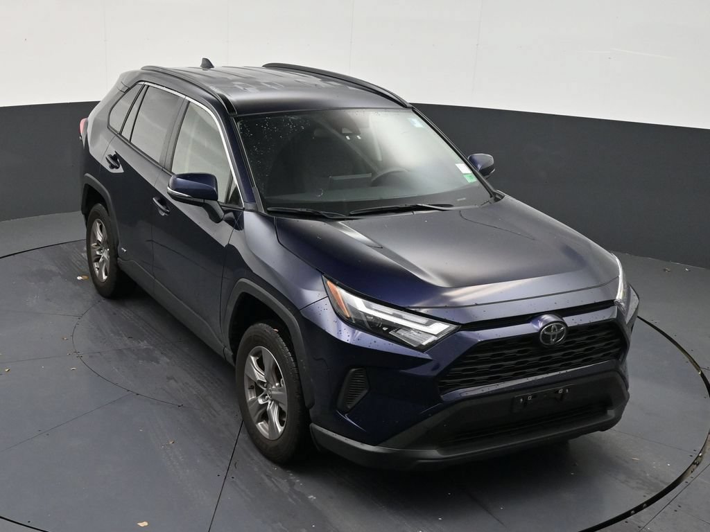 Used 2025 Toyota RAV4 XLE AWD/4WD image 18