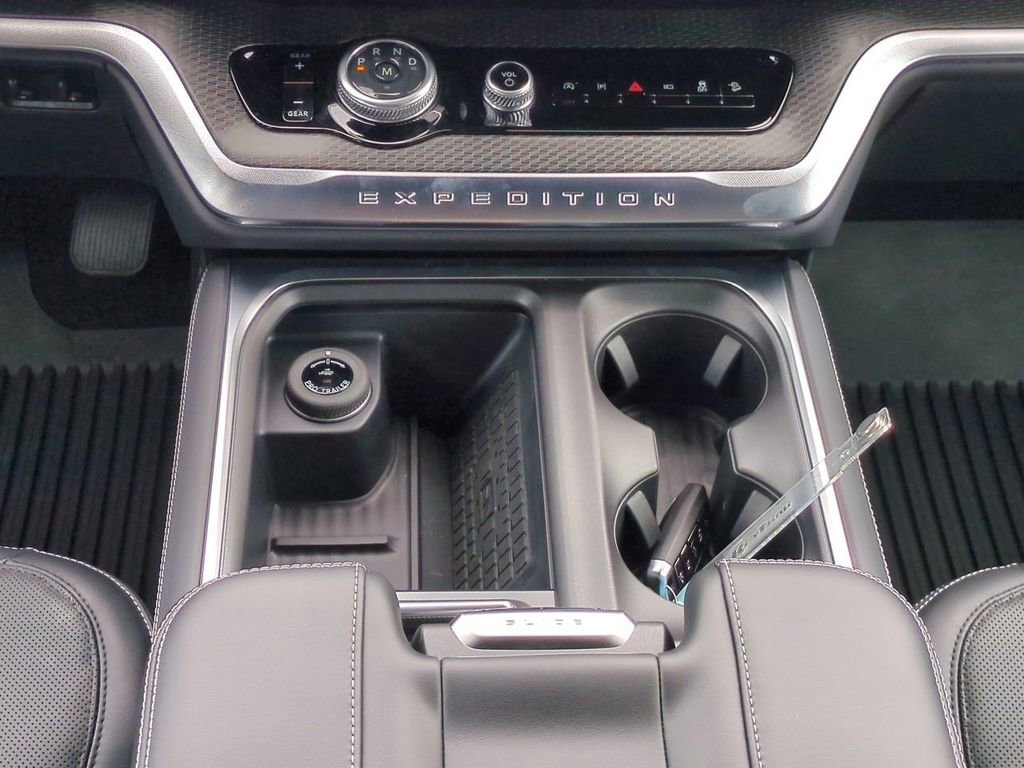 New 2025 Ford Expedition Platinum w/ Stealth Appearance Package image 22