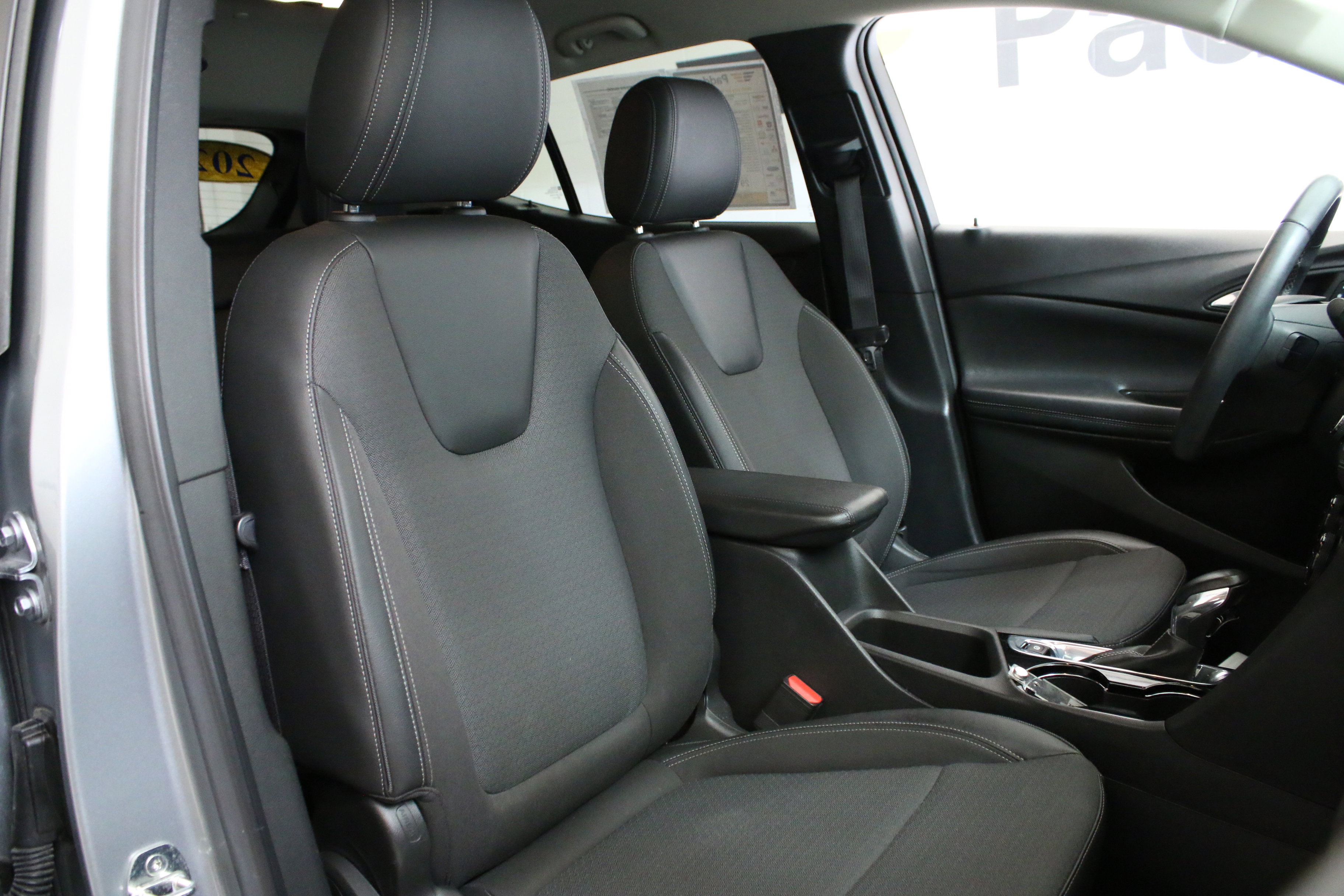Used 2023 Buick Encore GX Select w/ Sport Touring Package FWD image 31