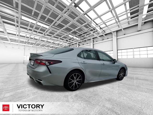 Used 2024 Toyota Camry SE image 3