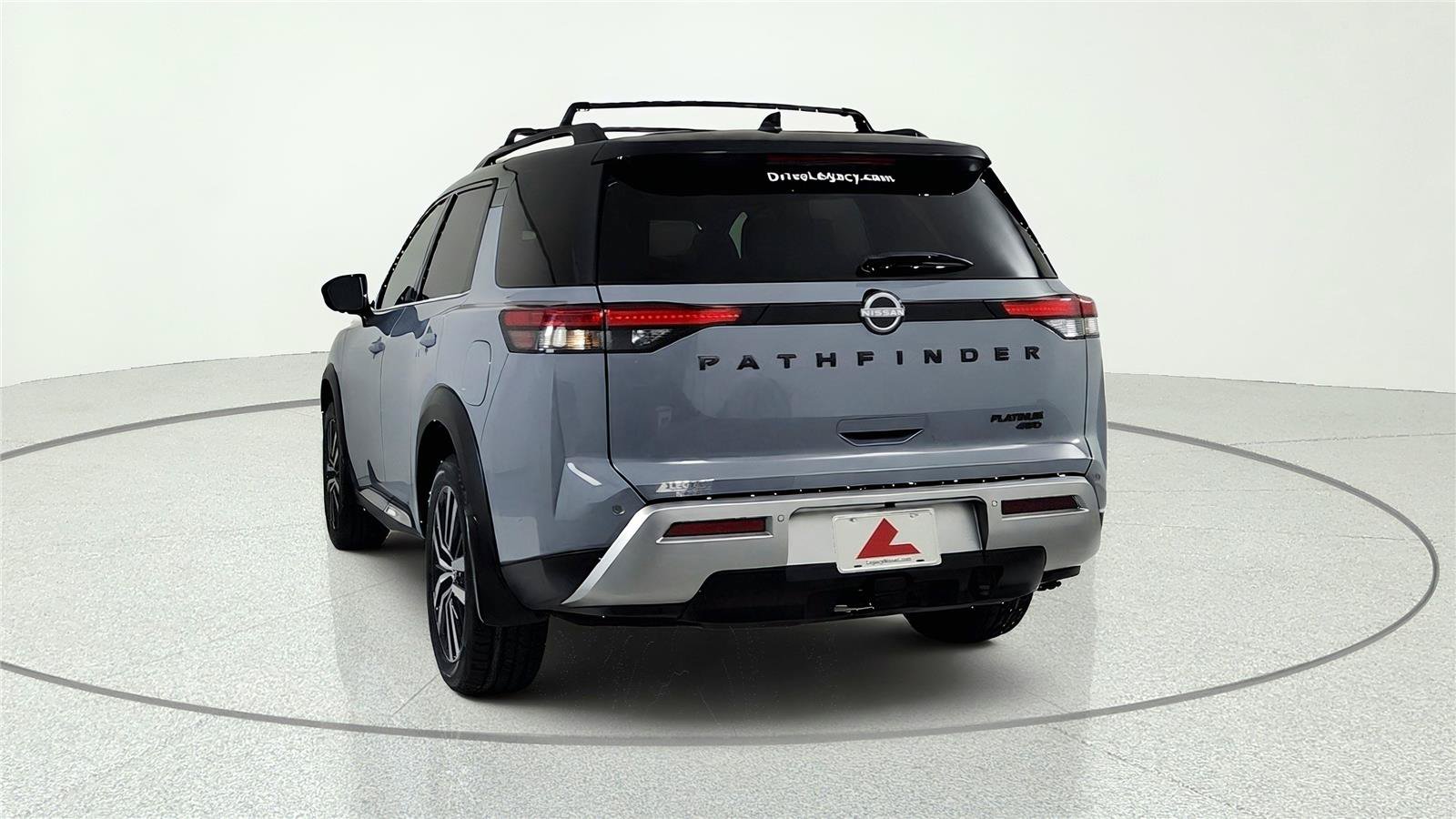 Used 2024 Nissan Pathfinder Platinum w/ Black Appearance Package AWD/4WD image 5