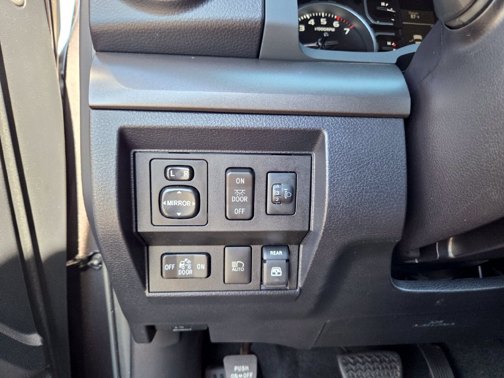 Used 2018 Toyota Tundra SR5 w/ SR5 Upgrade Package RWD image 25