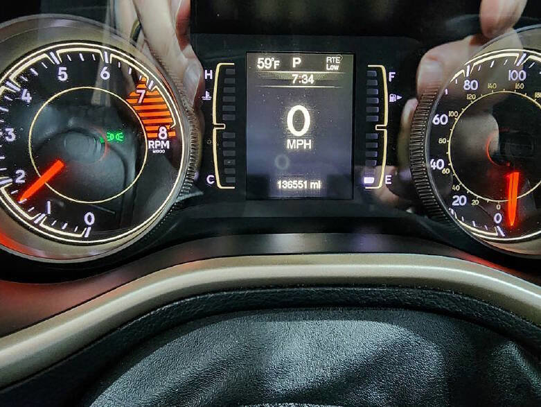 Used 2017 Jeep Cherokee Latitude w/ Comfort/Convenience Group image 16