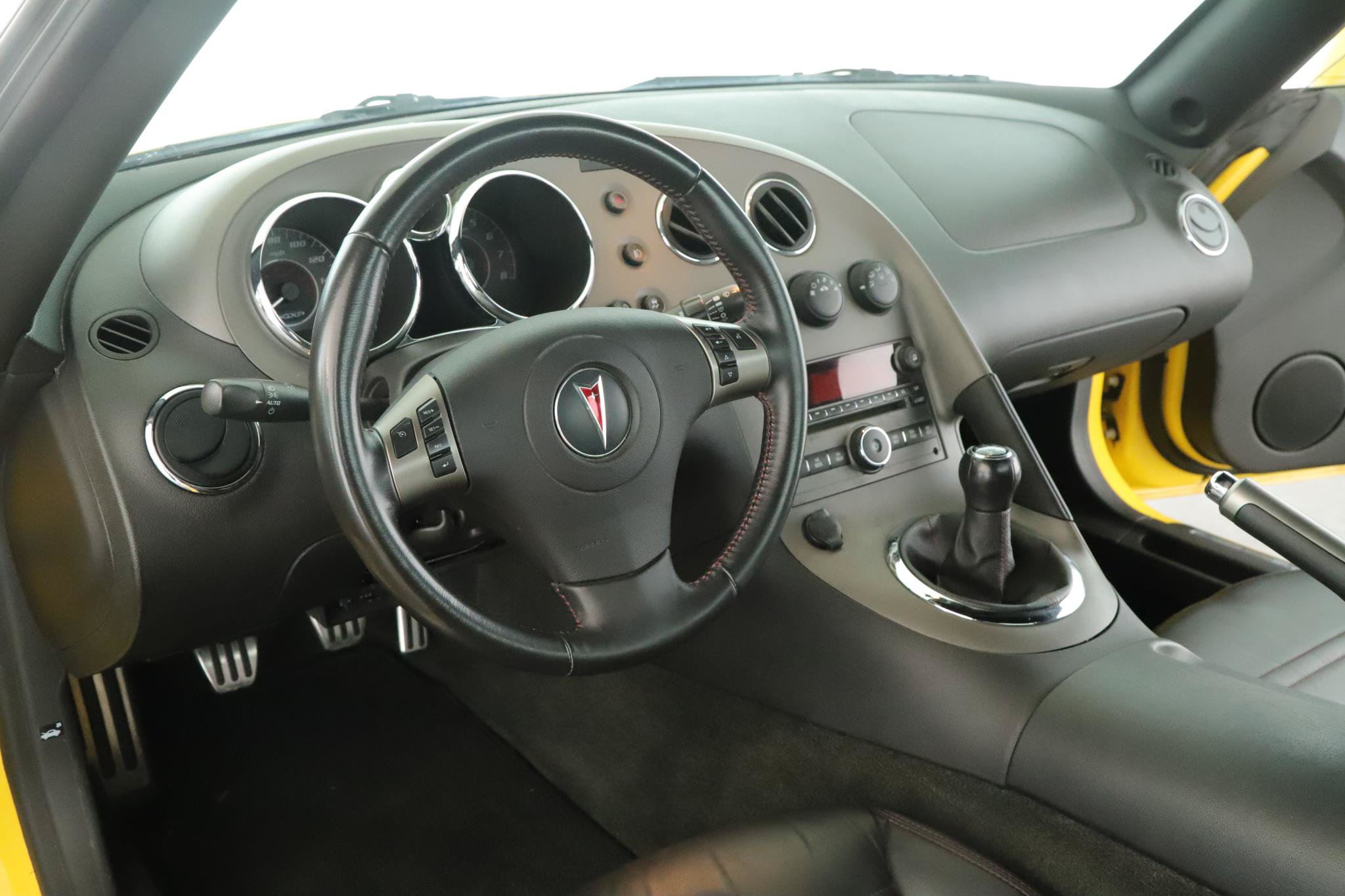 Used 2007 Pontiac Solstice GXP w/ Premium Package RWD image 2