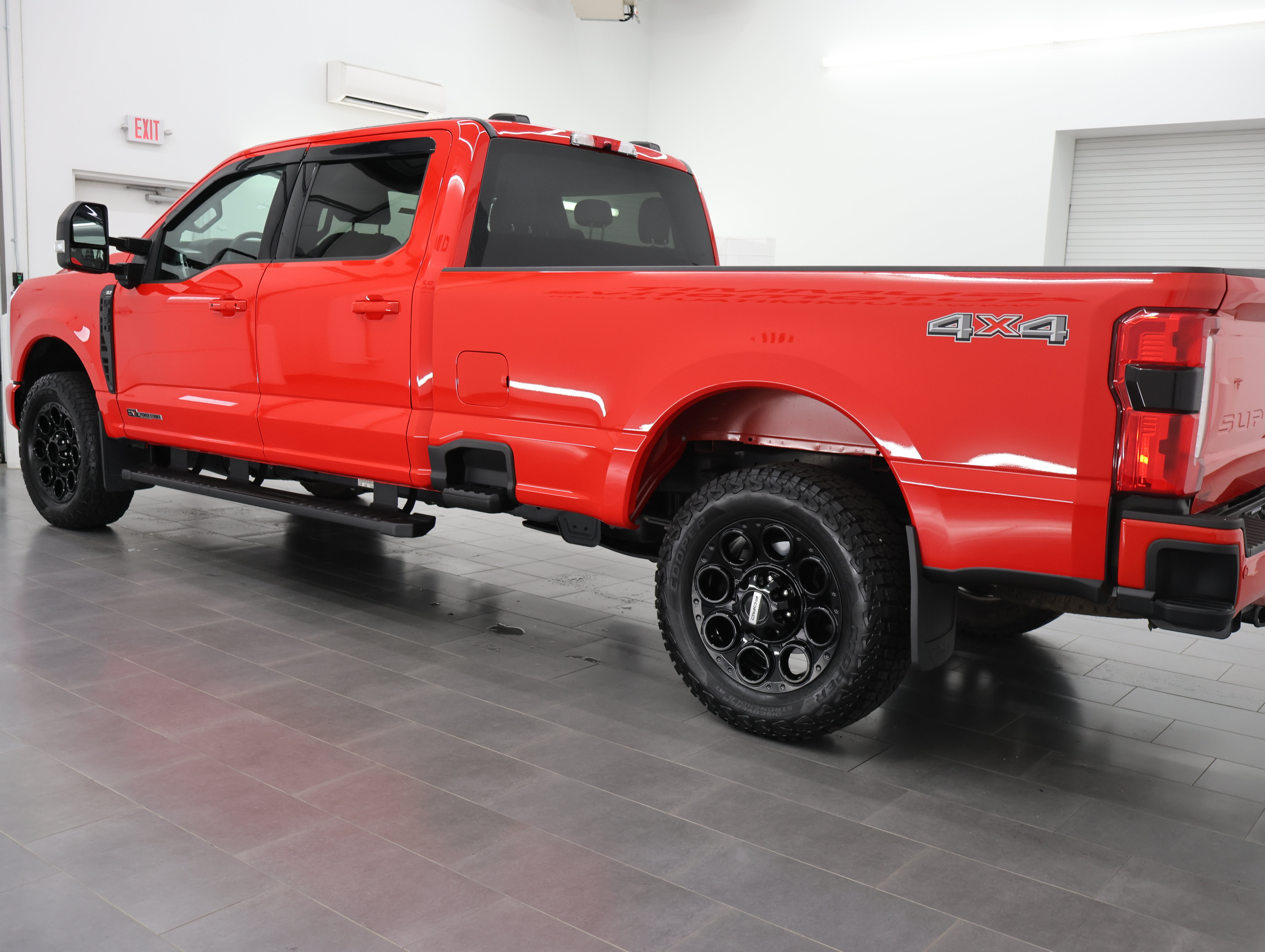 Used 2025 Ford F350 XLT w/ Black Appearance Package AWD/4WD image 6