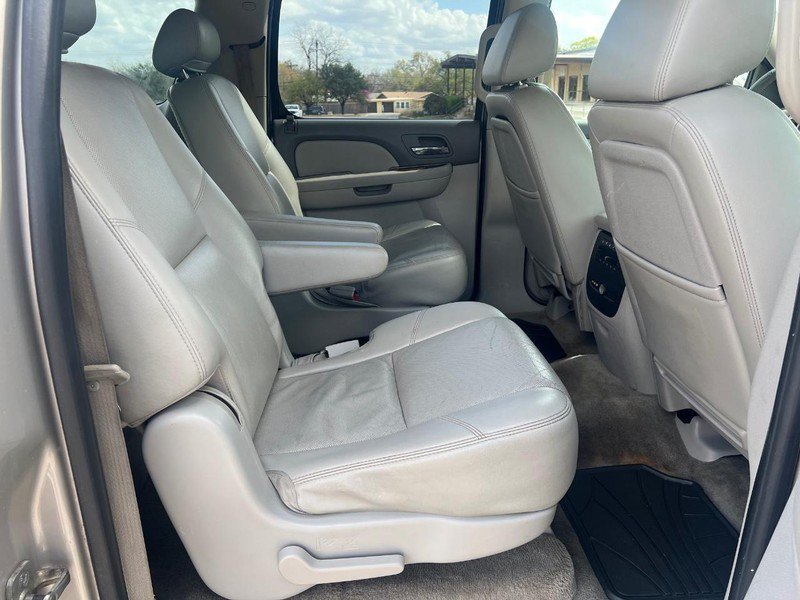 Used 2009 Chevrolet Suburban LTZ RWD image 12