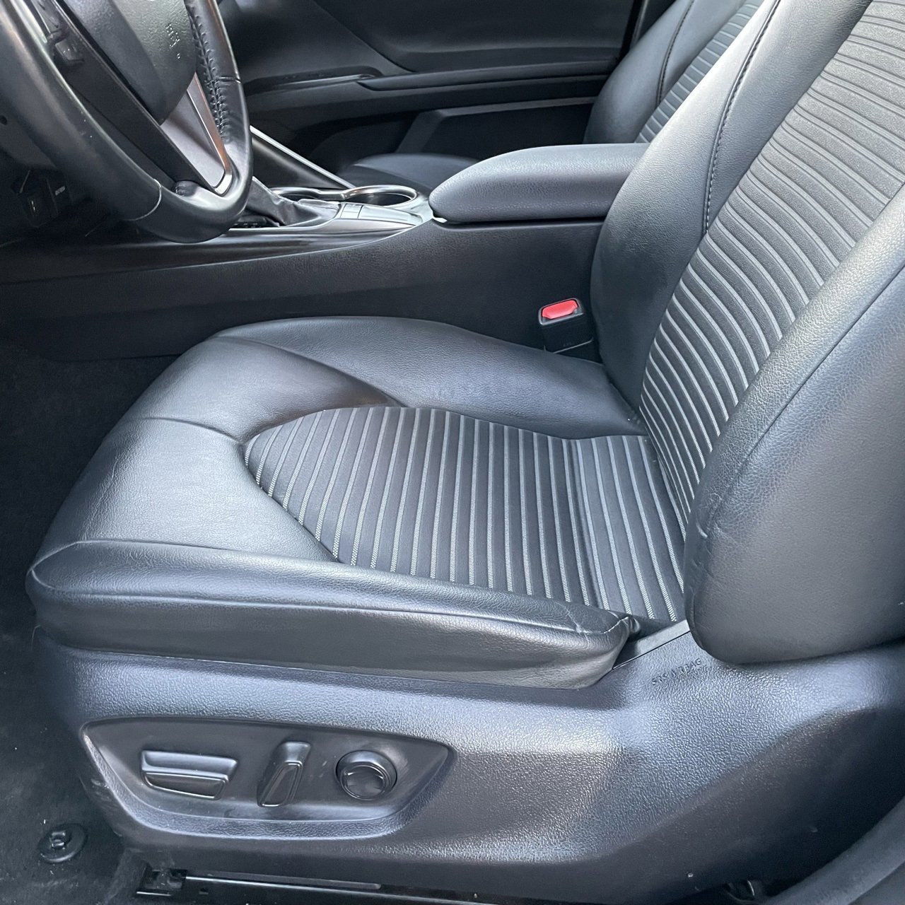 Used 2024 Toyota Camry SE image 22