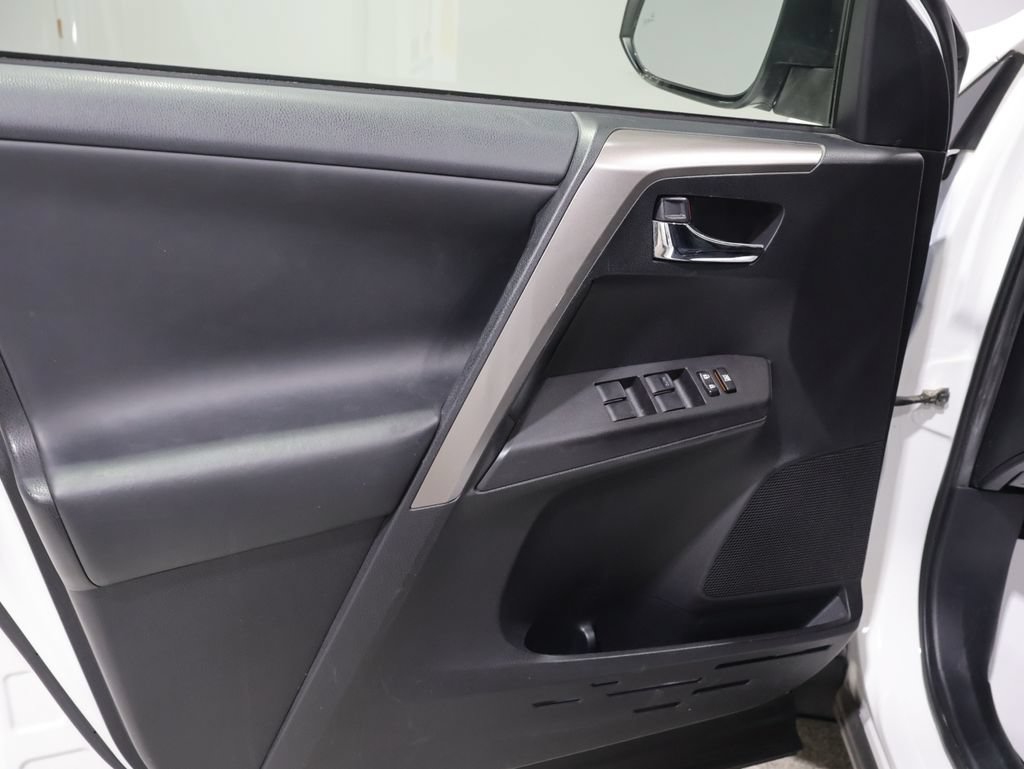 Used 2018 Toyota RAV4 XLE w/ Plus Extra Value Package AWD/4WD image 13