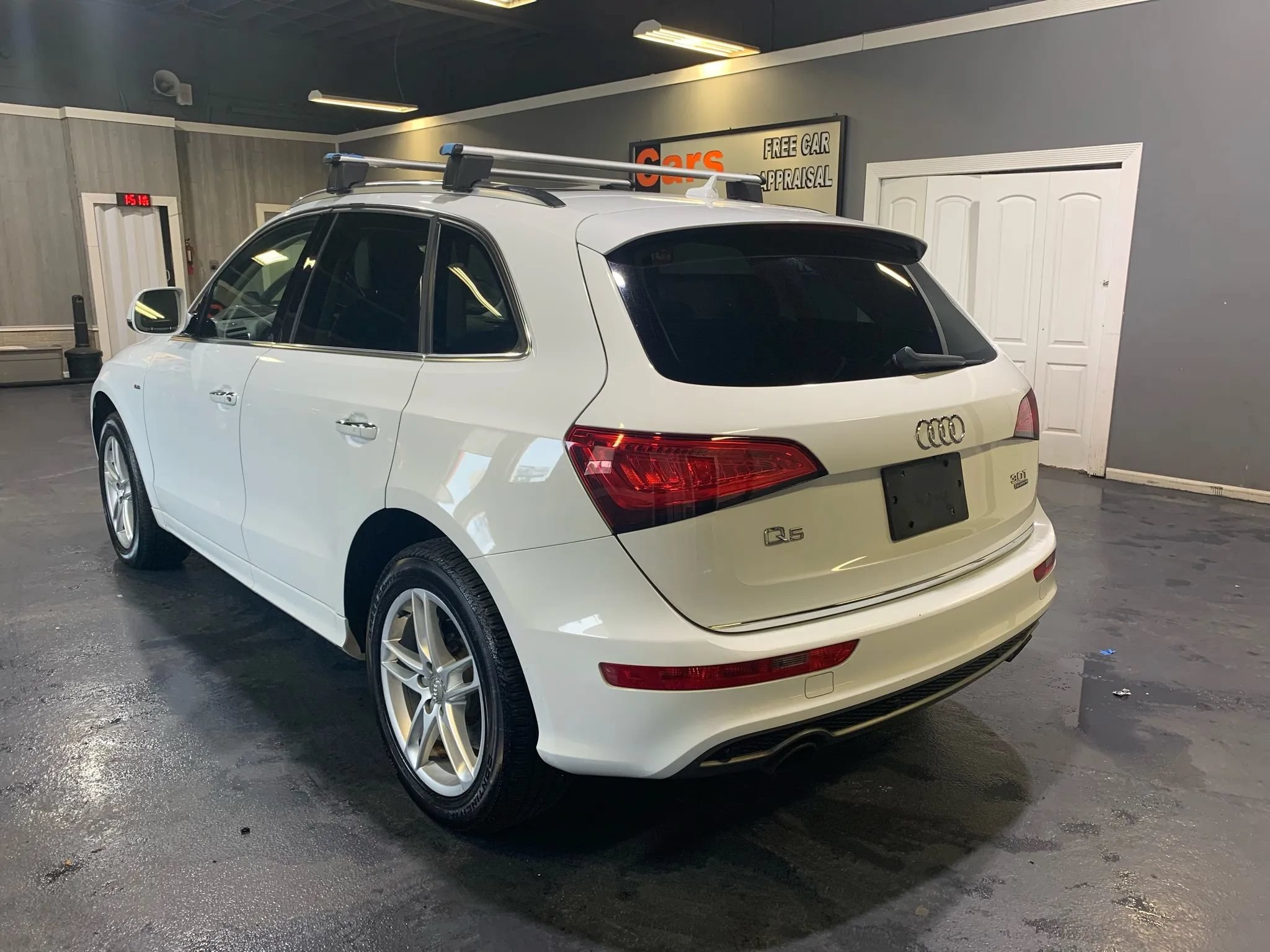 Used 2015 Audi Q5 3.0T Premium Plus w/ Technology Package AWD/4WD image 4