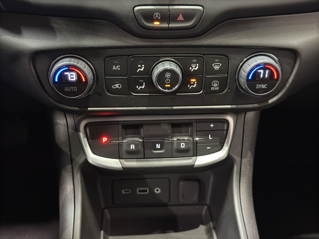 Used 2024 GMC Terrain SLE w/ Driver Convenience Package image 30