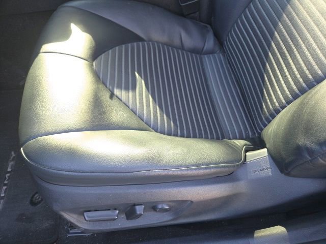 Used 2021 Toyota Camry SE w/ Cold Weather Package AWD/4WD image 5